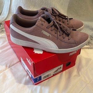 PUMA ladies Vikky Suede Elderberry Shoe